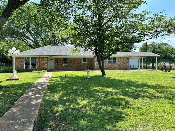 500 Curtis Road , Burleson, TX 76028