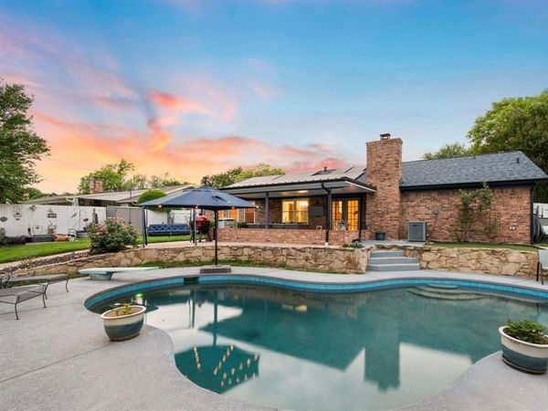 333 Mountainview Drive, Hurst, TX 76054