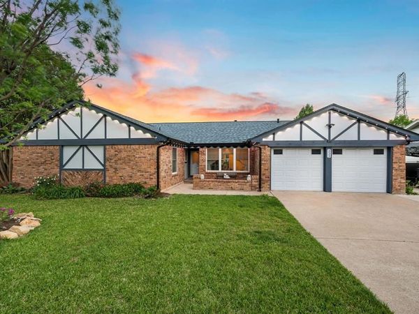 333 Mountainview Drive , Hurst, TX 76054