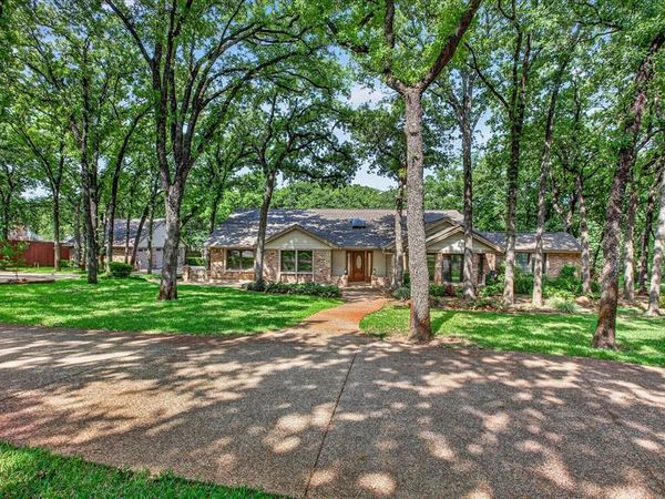 1607 N Main Street , Euless, TX 76039