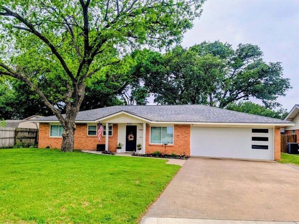 1229 Brookside Drive , Hurst, TX 76053