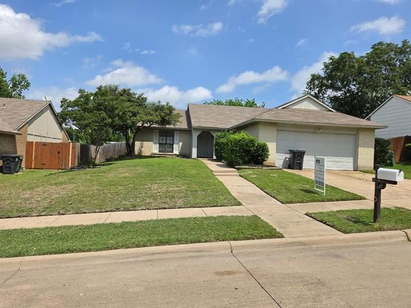 7119 Greenspring Drive , Arlington, TX 76016