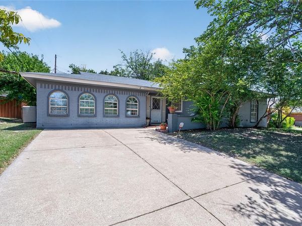 216 Rolling Hills Drive, Aledo, TX 76008