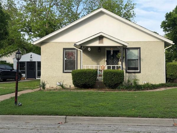 511 N Wood Street , Cleburne, TX 76033