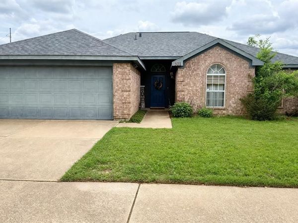 321 Village Parkway , Crowley, TX 76036