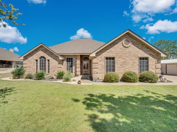 904 Martin , Italy, TX 76651