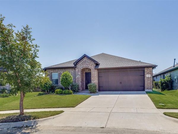 1404 Rosebush Road , Aubrey, TX 76227