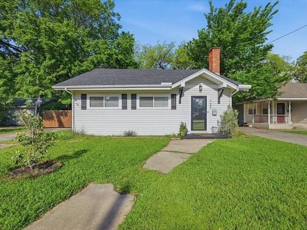723 S Dixon Street , Gainesville, TX 76240