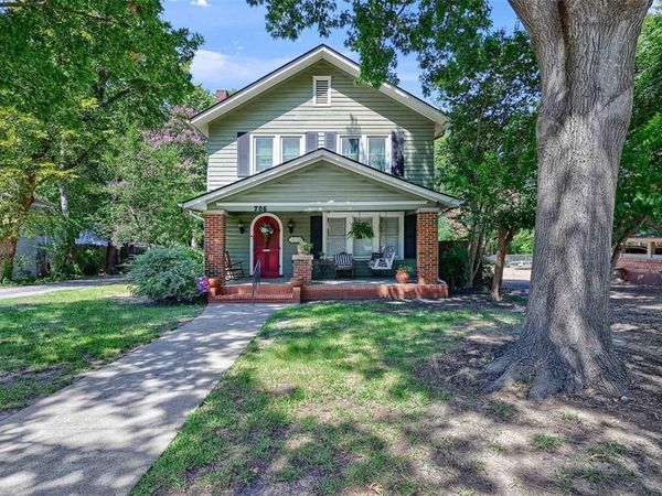 706 N Woods Street , Sherman, TX 75092
