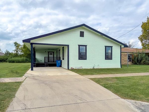 1112 E 13th Avenue , Corsicana, TX 75110