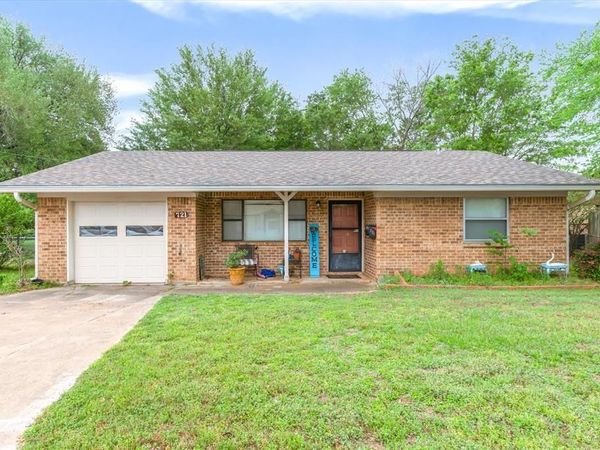 721 Water Crest Circle , Canton, TX 75103