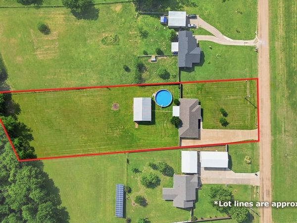 636 E Eubank Street , Mabank, TX 75147