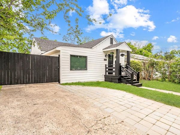 1015 Epenard Street , Dallas, TX 75211