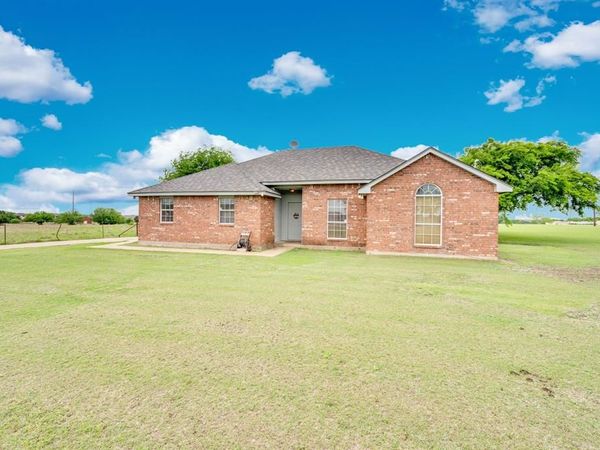 1511 N Mockingbird Lane , Midlothian, TX 76065