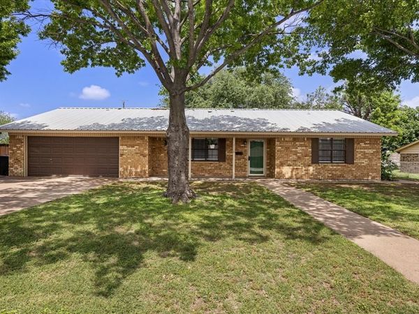 1110 Gifford Drive , Granbury, TX 76048