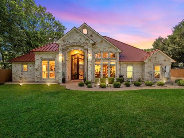 241 W Chapman Road , Hewitt, TX 76643