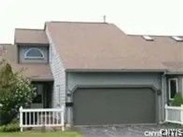 61 Midlake Circle , East Syracuse, NY 13057