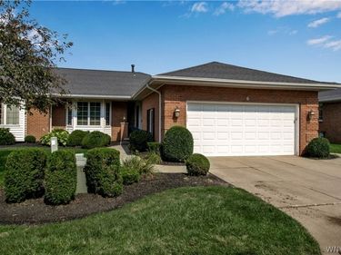6 Saint Charles Court , Williamsville, NY 14221