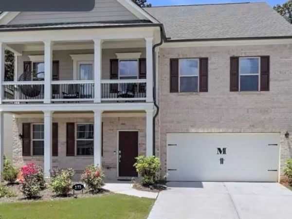 173 Pebble Pond Drive , Lilburn, GA 30047