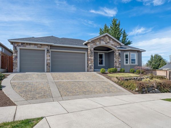 2715 Montara Drive, Medford, OR 97504