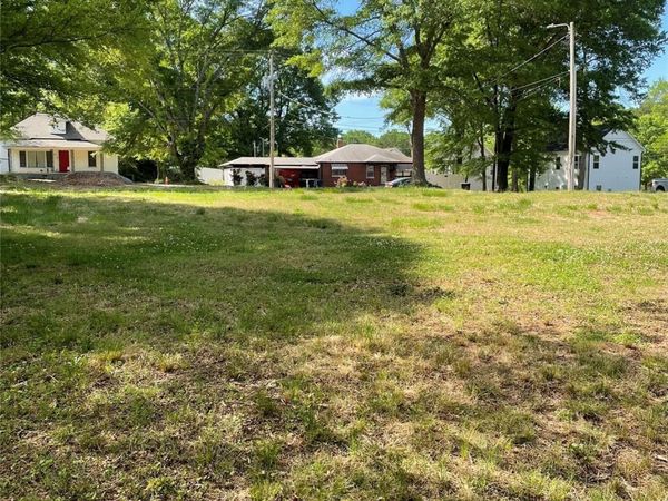 510 Holly Street , Dallas, NC 28034