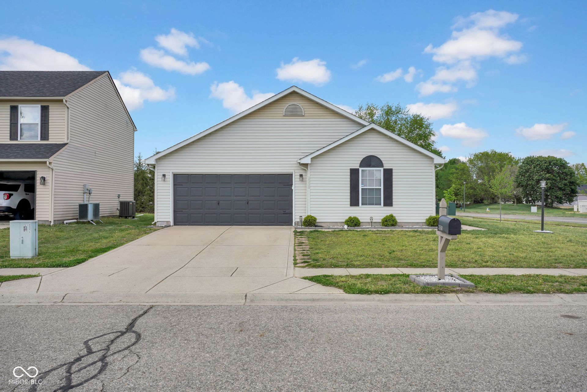 2330 Lakecrest Drive, Columbus, IN 47201 Main Photo