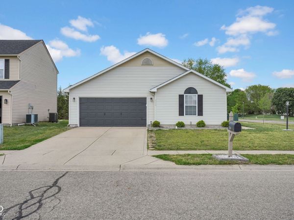 2330 Lakecrest Drive, Columbus, IN 47201