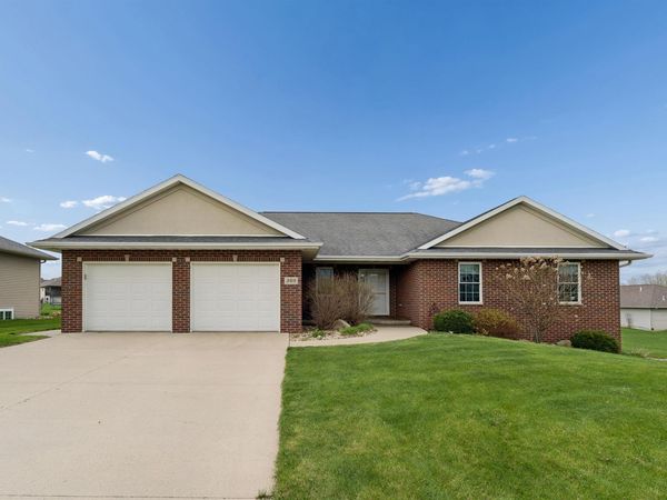 309 St. Clair Drive, Farley, IA 52046
