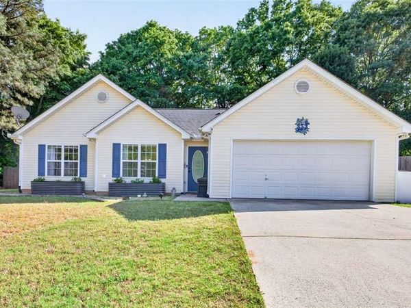 353 Glenmoor Place , Winder, GA 30680