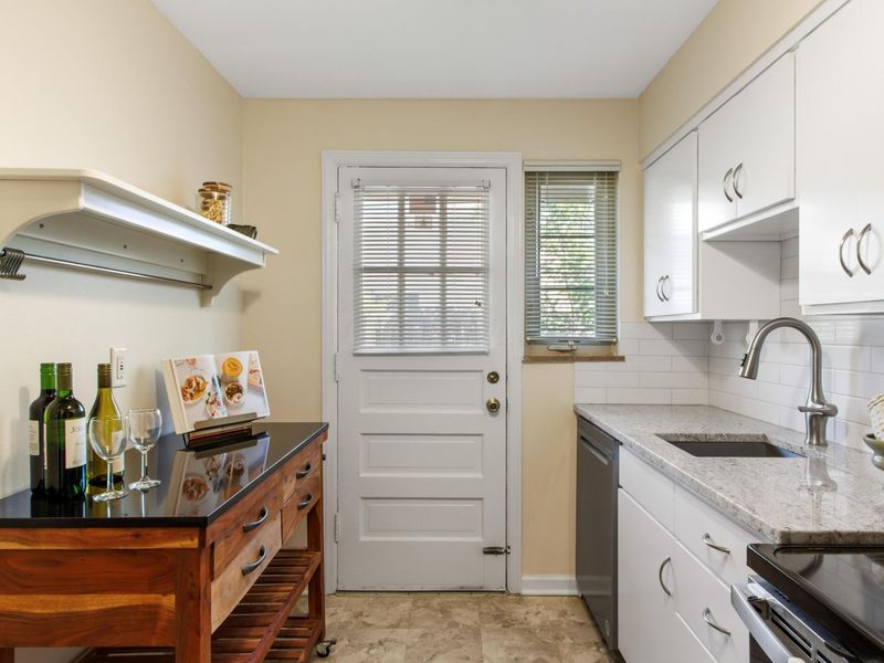 1845 Northwest Court , Unit D, Columbus, OH 43212 Photo 15