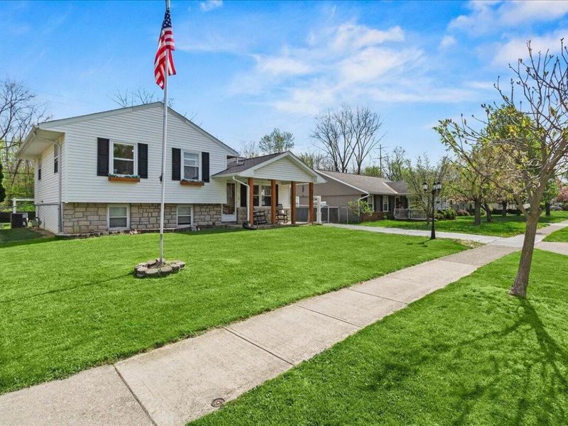 5054 Drivemere Road , Hilliard, OH 43026 Photo 3