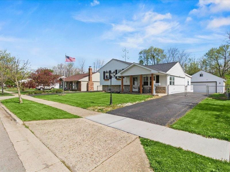 5054 Drivemere Road , Hilliard, OH 43026 Photo 4