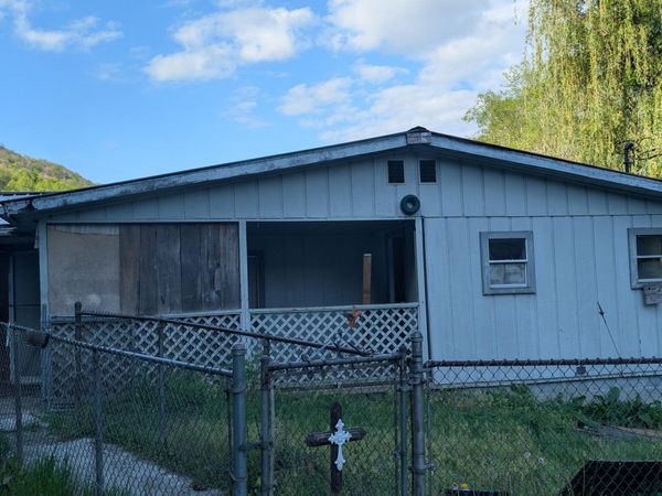 116 Hwy 3448 , Stoney Fork, KY 40988