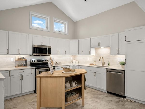 783 Berwood Avenue, Vadnais Heights, MN 55127