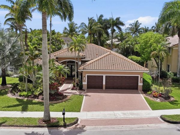 1783 Victoria Pointe Cir , Weston, FL 33327