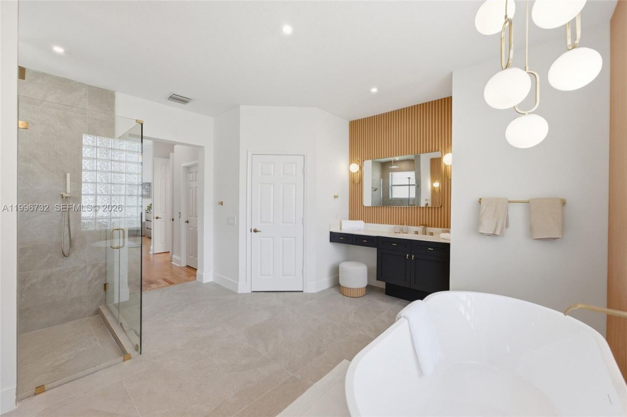 1783 Victoria Pointe Cir , Weston, FL 33327 Photo