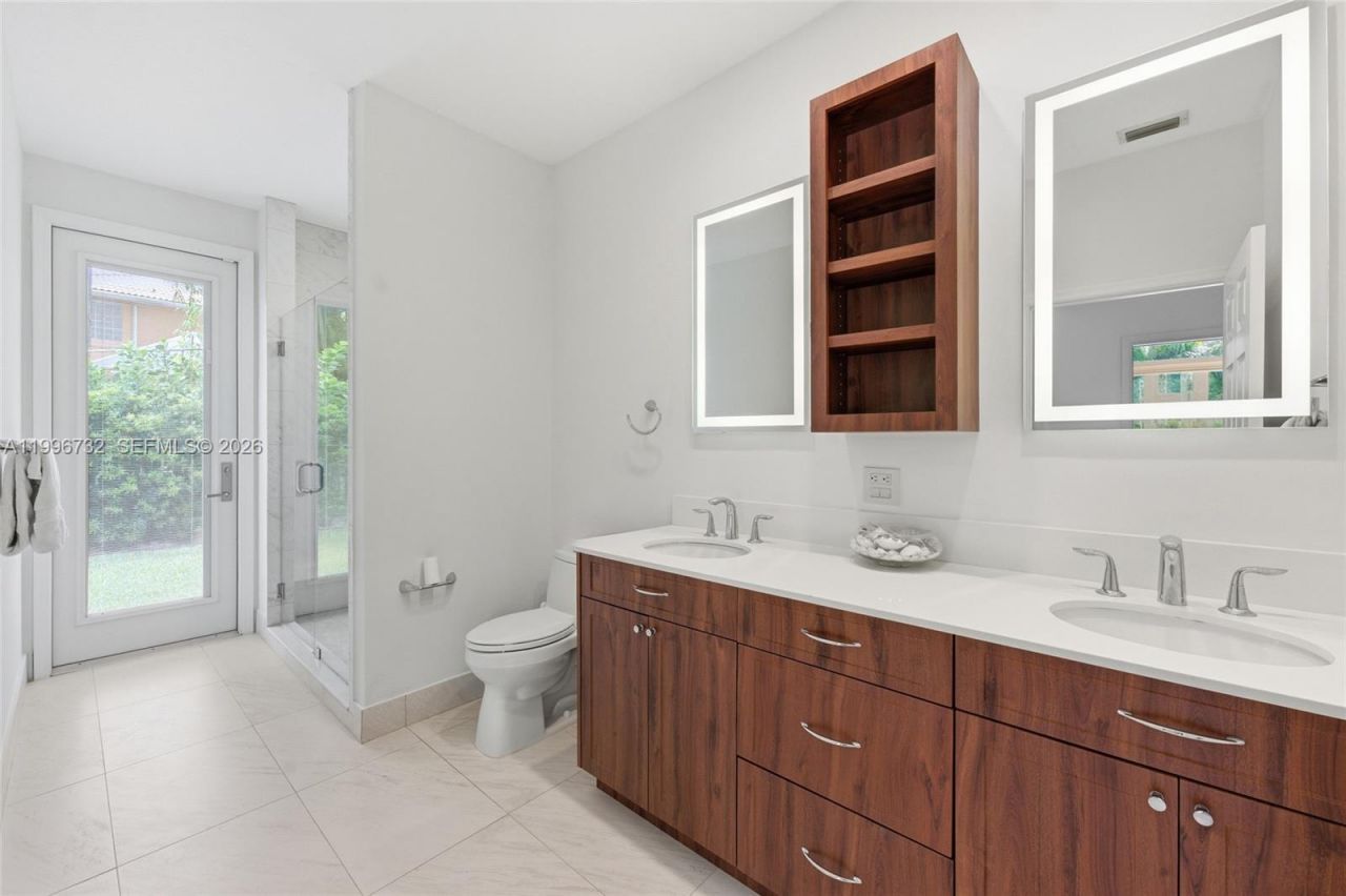 1783 Victoria Pointe Cir , Weston, FL 33327 Photo