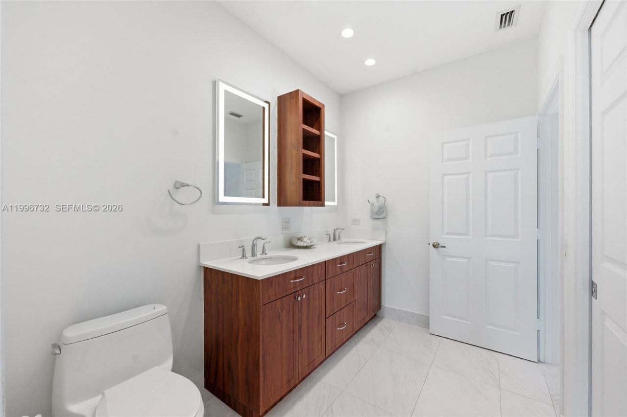 1783 Victoria Pointe Cir , Weston, FL 33327 Photo