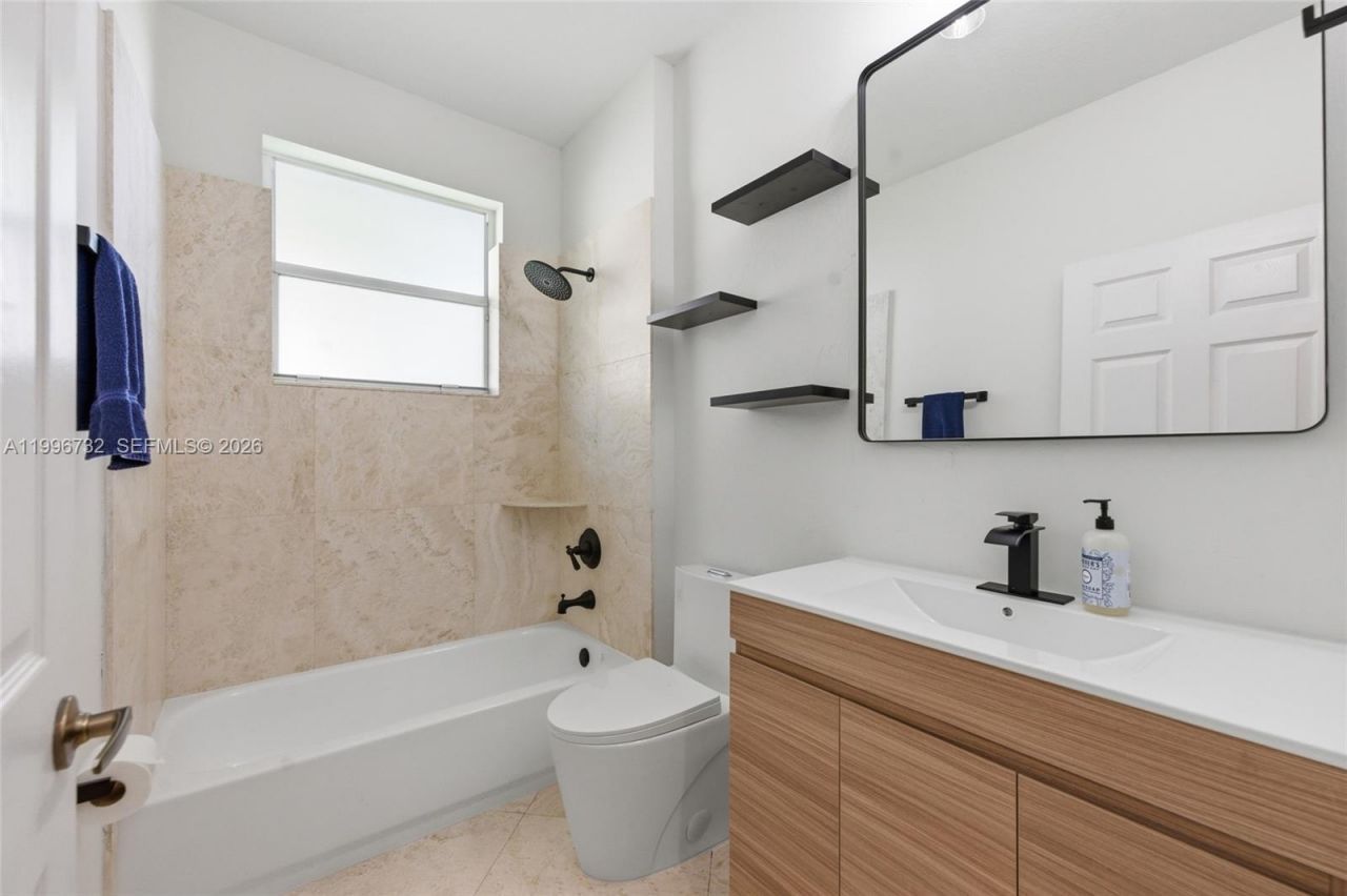 1783 Victoria Pointe Cir , Weston, FL 33327 Photo