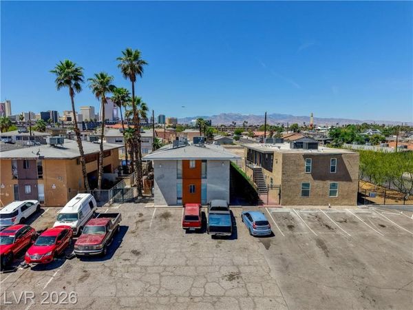 637 N 11th Street , Las Vegas, NV 89101