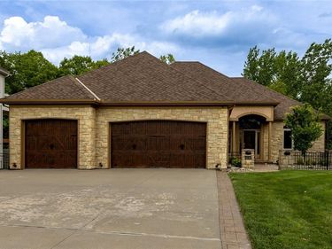 4530 Verona Drive, Riverside, MO 64150