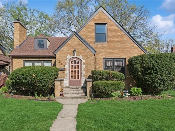 617 Lavoie Avenue , Elgin, IL 60120