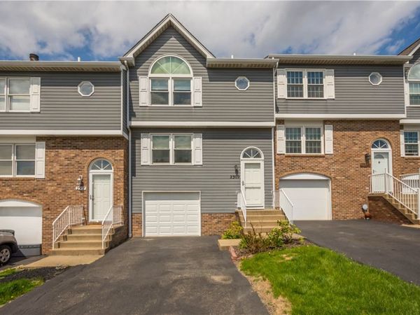 2309 Elm Drive , Oakdale, PA 15071