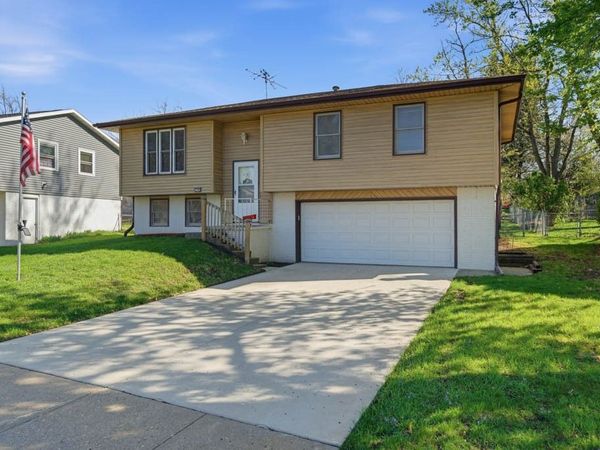 1306 Rolling Meadows Road , Marshalltown, IA 50158