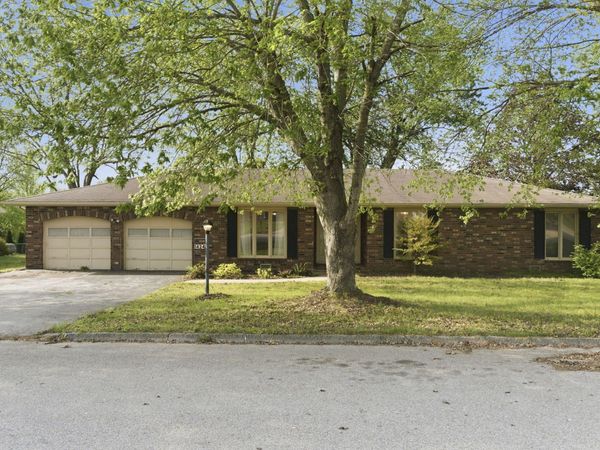 1424 E Laverne Street , Bolivar, MO 65613