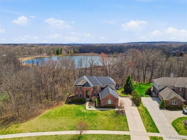 3235 Woodview Circle, Orion Twp, MI 48362