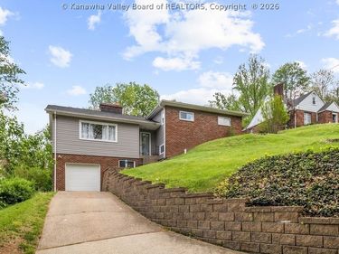 814 Sweet Acres Drive, St Albans, WV 25177