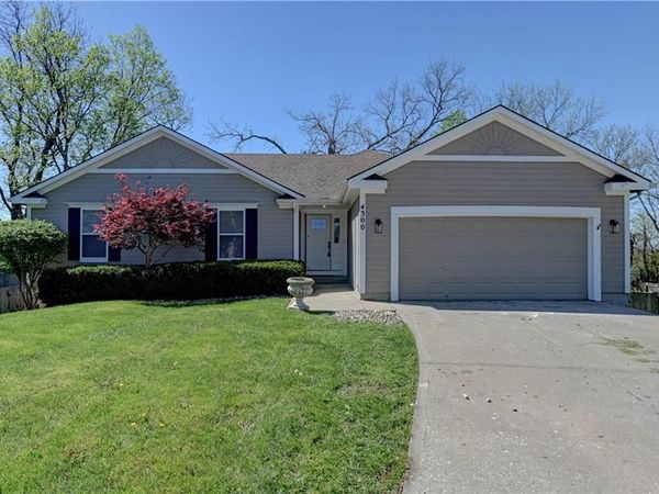 4300 NE Blue Jay Circle, Lee's Summit, MO 64064