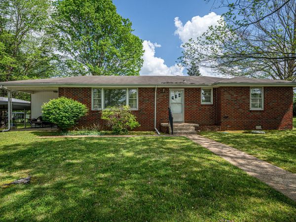 1006 Hershell St , Burns, TN 37029