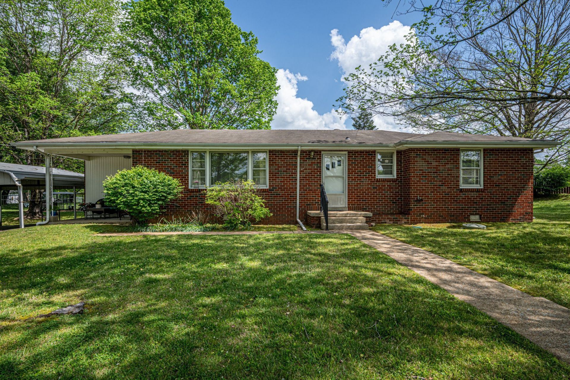 1006 Hershell St , Burns, TN 37029 Main Photo